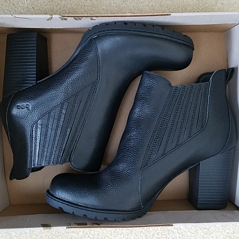 Women's size 10 black York ankle boots